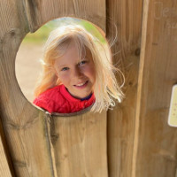 Athena havde længe haft ondt i maven, og problemerne påvirkede alle dele af hendes liv. Først med Min Magiske Mave fik familien hjælp, og nu er Athenas mavesmerter væk.