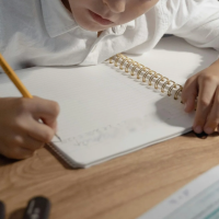 Svenne fik ro i maven og lyst til skole med hypnose og støtte